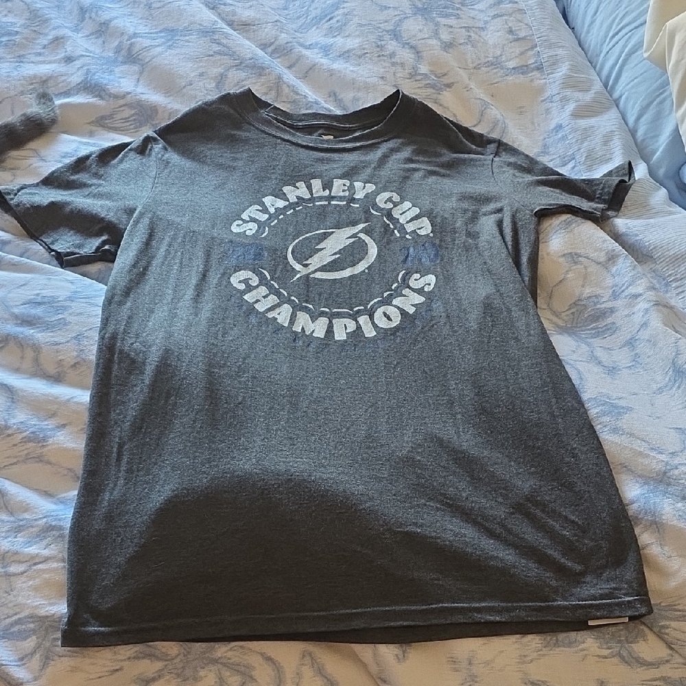 Tampa Bay Lightning Hockey Shirts Mens Medium M Vasilevskiy
